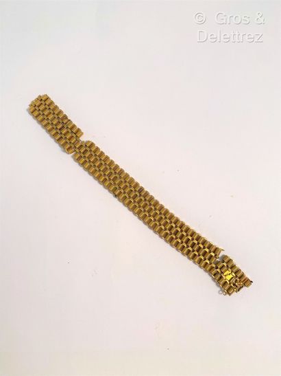 Travail français de la seconde moitié du XIXe siècle Bracelet ruban en or jaune 750...