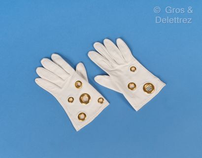 null HERMES Paris made in France - Paire de gants en chevreau blancs et oeilles en...