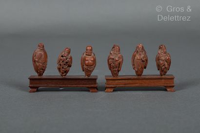 null Chine, Canton, vers 1900
Ensemble de six noix sculptées, représentant des immortels,...