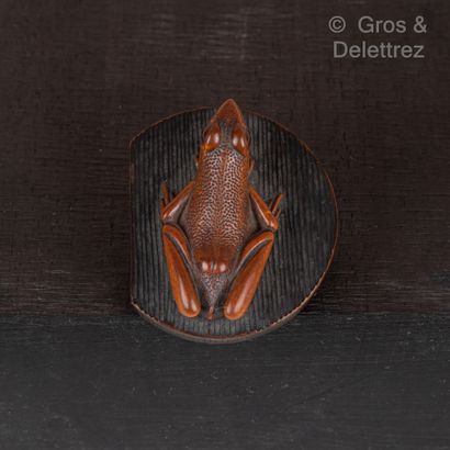 null Japon, période Meiji (1868-1912)
Netsuke en bois, grenouille sur un couvercle...