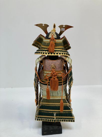 null Petite armure moderne de samurai décorative. 
Haut : 60 cm