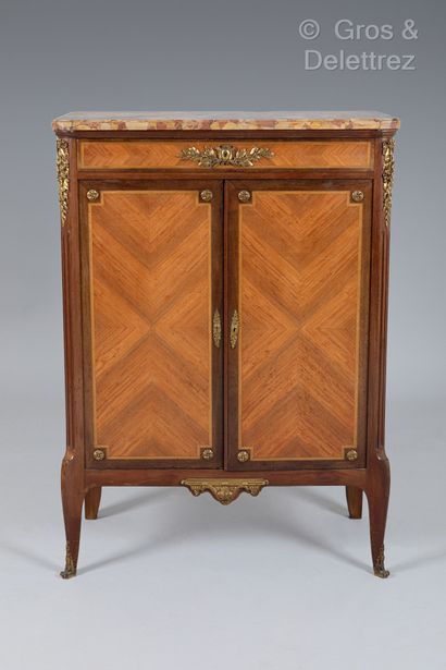  Paul SORMANI (1817-1866)
Petit meuble à hauteur d’appui en placage de bois marqueté... Gazette Drouot
