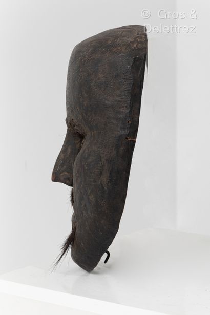 null Mask.
Nepal.
Patinated wood enhanced with animal hair
on eyebrows, mustache...