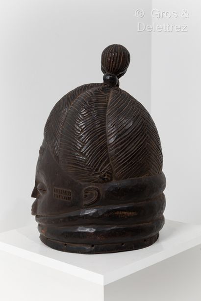 null Bundu helmet mask.
Mende people, Sierra Leone.
Wood with black patina.
Height:...