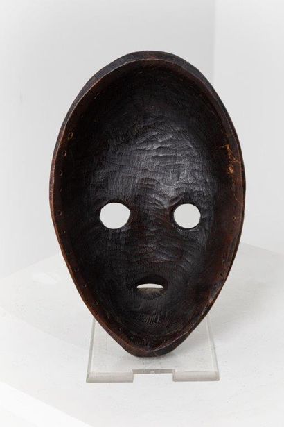 null Gunye Ge mask.
Dan people, Ivory Coast.
Wood with black patina.
Height: 23 cm...