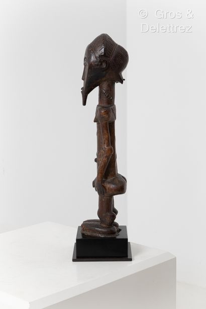 null Male statue.
Baule people, Ivory Coast.
Wood with a slightly crusty patina,
native...