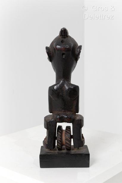 null Pulley depicting a woman.
Gouro people, Ivory Coast.
Black patinated wood.
Height:...
