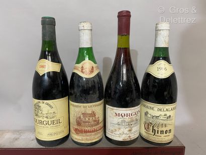 null 4 bouteilles DIVERS FRANCE Années 80' A VENDRE EN L'ETAT Bourgeuil, Chinon et...