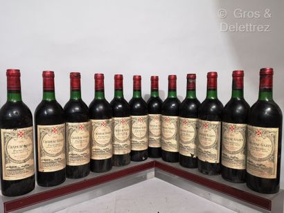 null 12 bouteilles Château GAZIN - Pomerol 1981 Etiquettes légèrement tachées et...