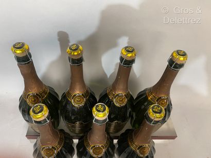 null 7 bouteilles CHAMPAGNE G.H. MUMM Cuvée "René Lalou" 1976 Etiquettes légèrement...