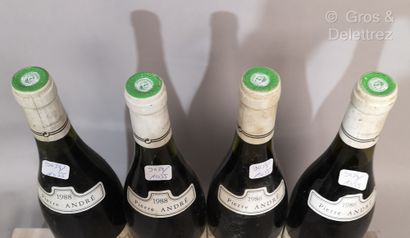 null 4 bouteilles COTES de NUITS VILLAGES - Pierre ANDRE 2 de 1986 et 2 de 1988 Etiquettes...