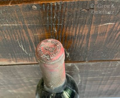 null 1 bottle Château LATOUR - 1er GCC Pauillac 1965 Label slightly stained and damaged....