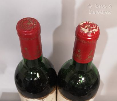 null 2 bouteilles Château MOUTON BARON Philippe - Médoc 1968 et 1971 Etiquettes légèrement...