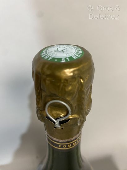 null 1 bouteille CHAMPAGNE POMMERY Cuvée "Louise" 1987 Belle couleur et pétillant....
