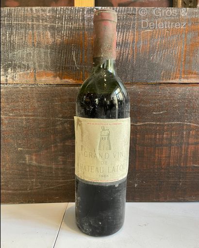 null 1 bottle Château LATOUR - 1er GCC Pauillac 1965 Label slightly stained and damaged....