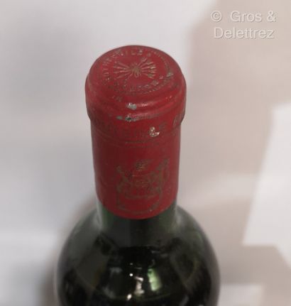 null 1 bouteille Château MOUTON ROTHSCHILD - 1er Gcc Pauillac 1965 Etiquette légèrement...