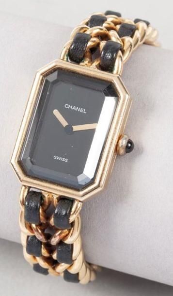 CHANEL Montre "Première" en métal doré, cadran noir, mouvement quartz, bracelet chaîne...