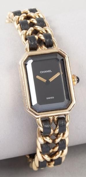 CHANEL Montre "Première" en métal doré, cadran noir, mouvement quartz, bracelet chaîne...