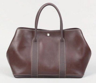 HERMÈS Paris made in France Sac «Garden» 36 cm en cuir amazonia et cuir grené marron,...