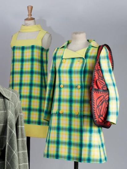 Emanuel UNGARO Haute couture, numéro 239, circa mai 1966Manteau évasé en lainage...