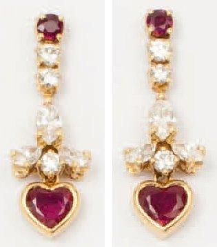 FRED Paire de pendants d'oreilles en or jaune ornés chacun d'un rubis, de diamants...