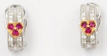 REPOSSI Paire de boucles d'oreilles en or gris ornées chacune de trois rubis bordés...