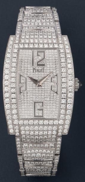 PIAGET Bracelet montre en or gris, cadran pavé de diamants, la lunette et les attaches...