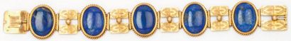 null Bracelet articulé en or jaune orné de cinq cabochons de lapis-lazuli. XIXème...