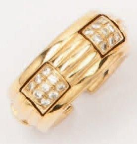 BOUCHERON Bague en or jaune godronné ornée d'anneaux interchangeables sertis de diamants,...