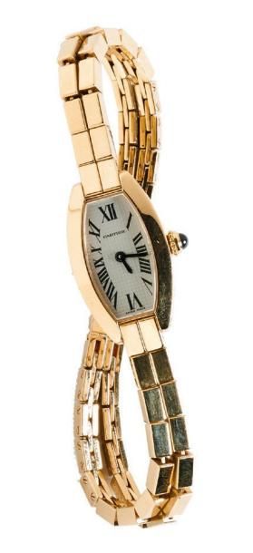 CARTIER LANIERES MINI TONNEAU N° 2563 Vers 2008 Belle montre bracelet de dame en...