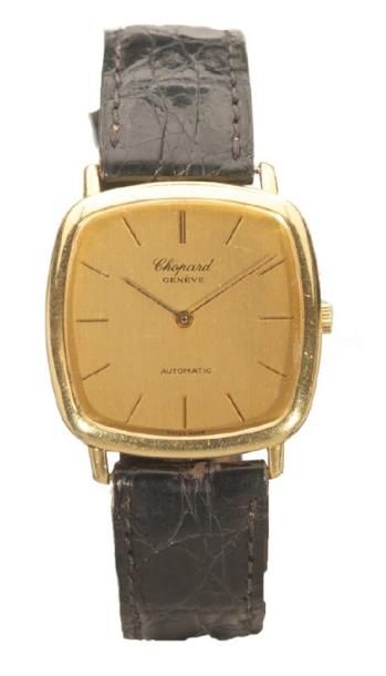 CHOPARD N° 95139 Vers 1970 Montre bracelet en or, boîtier coussin, cadran or avec...