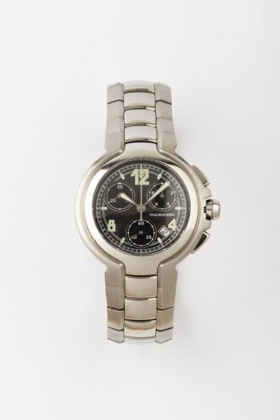 MAUBOUSSIN MARBORE. ers 2000 Chronographe bracelet en acier. Boîtier rond, poussoirs...