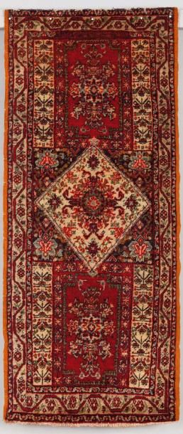 null TAPIS ARMENIEN, OUEST DE L'ANATOLIE Décor de médaillon losangique avec un motif...