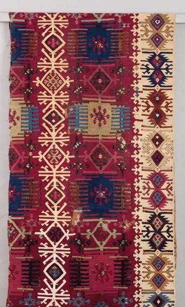 null KILIM DE L'EST DE L'ANATOLIE EN DEUX PARTIES Décor traditionnel de motifs géométriques...