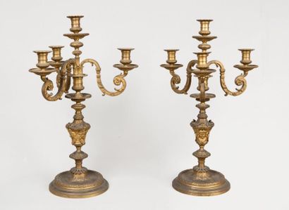 null PAIRE D'IMPORTANTS CANDELABRES à quatre bras de lumière, en bronze ciselé à...