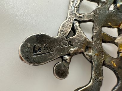 null Sabine LE GUYADER
Broche-pendentif « Oiseau » en métal retenant un cristal de...