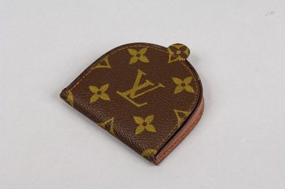 LOUIS VUITTON Porte-monnaie en toile monogram, doublé de cuir grené beige. 