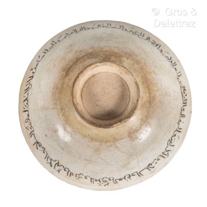 null Bahram Gur et Azadeh
A Mina’i Bowl Painted With Bahram Gur and Azadeh on a Camel,...