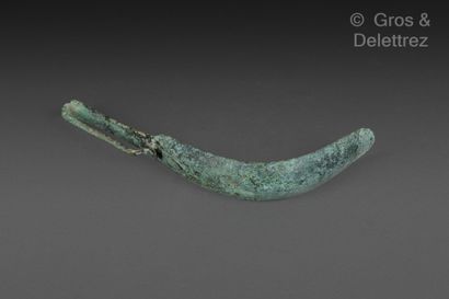 null Strigile 
Bronze with smooth green patina
Roman period
L : 26 cm