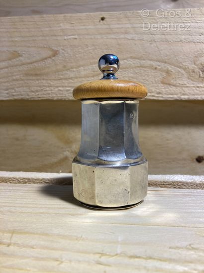 null PEUGEOT. Silver pepper pot with wooden lid.
Minerve hallmark - Goldsmith: Ernest...