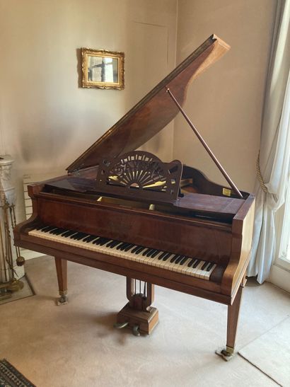 null BY APPOINTMENT // GAVEAU PARIS
Toad piano in veneered wood 
Length: 145 cm....
