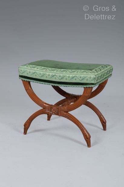 null *Curved wooden stool, molded and carved with fluting and foliage. The legs end...