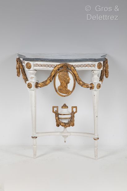 null *Small console in carved, openwork wood, white relacquered with gold highlights,...