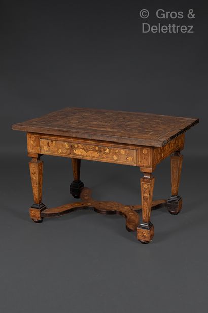 null Rectangular-shaped middle table in veneered wood inlaid with a flowering vase,...