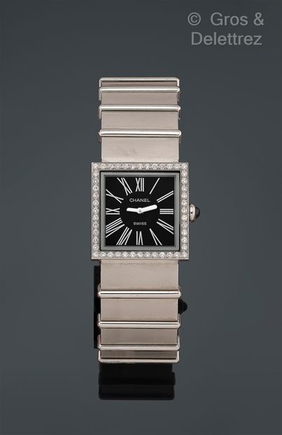CHANEL, Modèle « Mademoiselle » Bracelet-montre de dame en acier. Boîtier : carré...