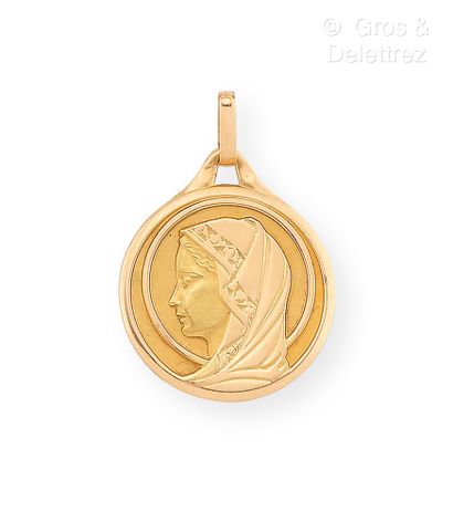 Travail français Pendentif Médaille en or jaune 750 millièmes au profil de la Vierge...