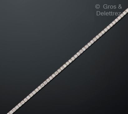 Travail italien Bracelet ligne en or gris 750 millièmes à maillons carrés articulés,...