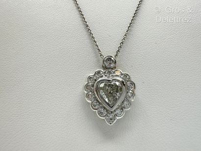 Travail italien Pendentif « Cœur » en or rhodié 750 millièmes et diamant taille cœur...
