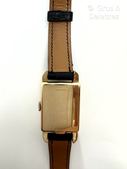 HERMES Montre-bracelet en or rose 750 millièmes et cuir noir.
Boîtier : rectangulaire...