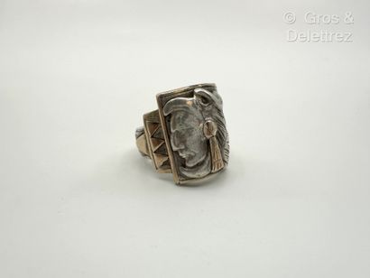 null NOT SOLD /// Silver and vermeil 800 thousandths ring with engraved Amerindian...
